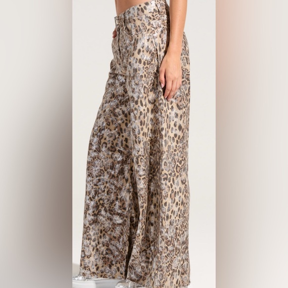New w tags AKIRA leopard shimmer printed wide leg pants size XS - Picture 3 of 5